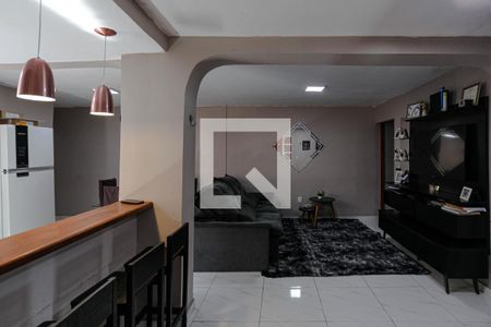 Sala de Estar de casa para alugar com 3 quartos, 175m² em Conjunto Habitacional Antonio Bovolenta, Mogi das Cruzes