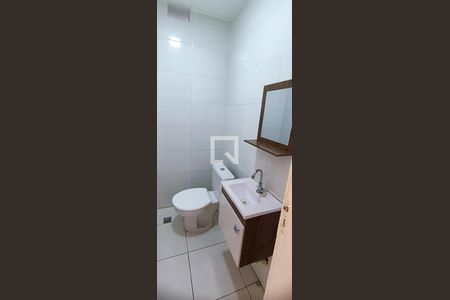 Banheiro Social de casa para alugar com 2 quartos, 80m² em Jardim Iracema, Taboão da Serra