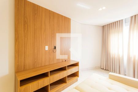 Sala de TV de apartamento à venda com 4 quartos, 212m² em Moema, São Paulo