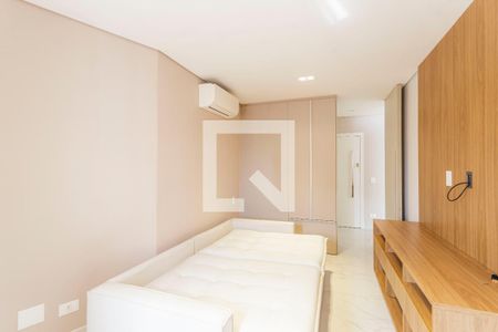 Sala de TV de apartamento à venda com 4 quartos, 212m² em Moema, São Paulo