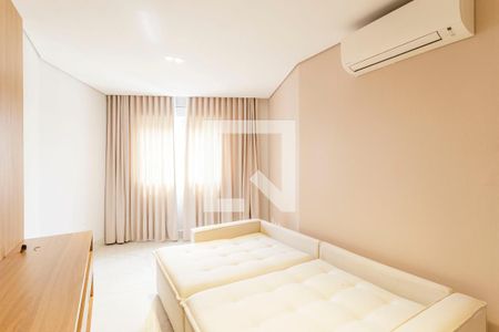 Sala de TV de apartamento à venda com 4 quartos, 212m² em Moema, São Paulo