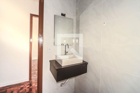 Banheiro de apartamento à venda com 2 quartos, 62m² em Passo D’areia, Porto Alegre