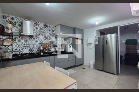 Cozinha de casa à venda com 3 quartos, 163m² em Vila Camilópolis, Santo André