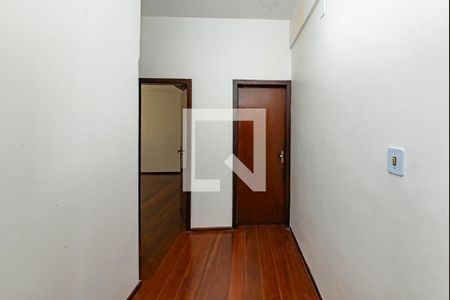 Corredor de apartamento à venda com 3 quartos, 107m² em Centro, Belo Horizonte