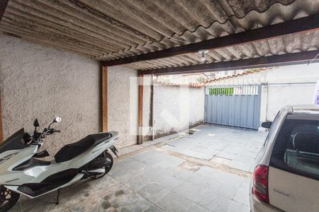 Garagem de casa à venda com 4 quartos, 120m² em Sagrada Família, Belo Horizonte