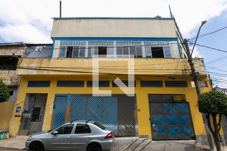 Fachada de casa à venda com 3 quartos, 380m² em Vila Carmosina, São Paulo