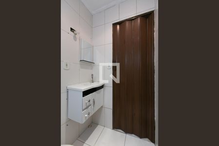 Banheiro 1 de casa à venda com 3 quartos, 380m² em Vila Carmosina, São Paulo