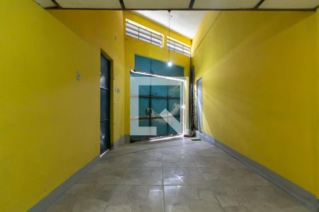 Garagem de casa à venda com 3 quartos, 380m² em Vila Carmosina, São Paulo
