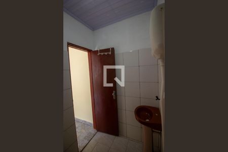 Banheiro de kitnet/studio para alugar com 1 quarto, 26m² em Ceilândia Norte (ceilândia), Brasília