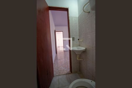 Banheiro de kitnet/studio para alugar com 1 quarto, 26m² em Ceilândia Norte (ceilândia), Brasília