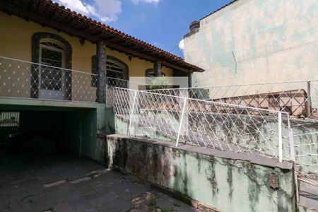 Garagem de casa à venda com 3 quartos, 300m² em Universitário, Belo Horizonte