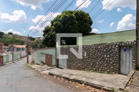 Fachada de casa à venda com 3 quartos, 300m² em Universitário, Belo Horizonte