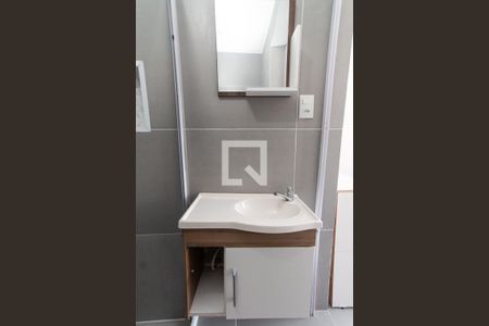 Banheiro de kitnet/studio para alugar com 1 quarto, 20m² em Vila Gustavo, São Paulo