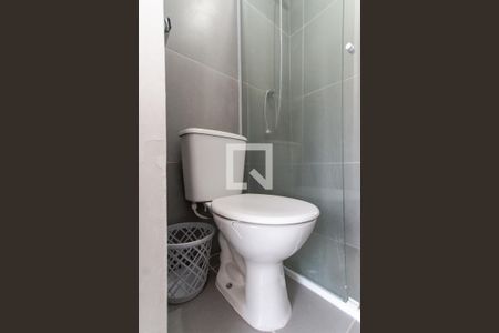 Banheiro de kitnet/studio para alugar com 1 quarto, 20m² em Vila Gustavo, São Paulo