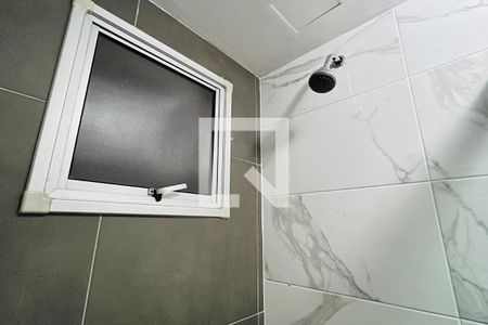 Banheiro de apartamento à venda com 2 quartos, 60m² em Jardim Rossi, Guarulhos