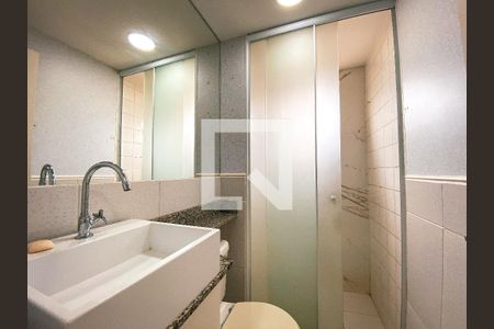 Banheiro  de apartamento para alugar com 2 quartos, 55m² em Jardim Pinheiros, São Paulo