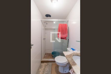 Banheiro do Quarto de apartamento para alugar com 1 quarto, 44m² em Azenha, Porto Alegre
