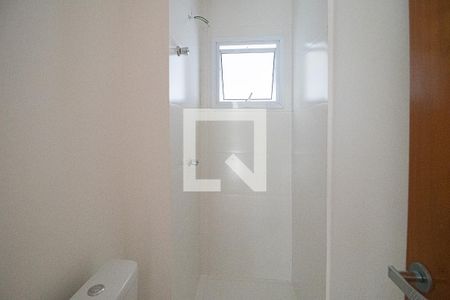 Banheiro de apartamento à venda com 2 quartos, 46m² em Parque Vitoria, São Paulo