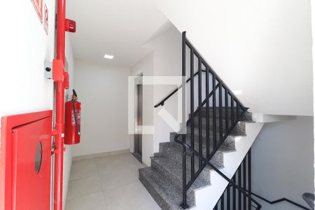 Escadas de apartamento à venda com 2 quartos, 44m² em Parque Vitoria, São Paulo