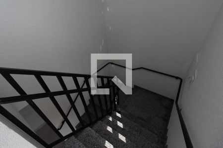 Escada de apartamento à venda com 2 quartos, 57m² em Parque Vitoria, São Paulo
