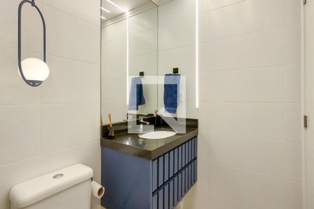 Banheiro de apartamento para alugar com 1 quarto, 54m² em Guilhermina, Praia Grande