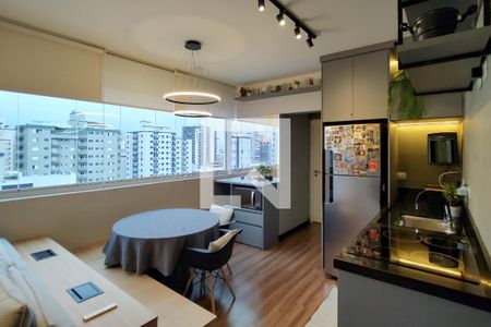 Cozinha de apartamento para alugar com 1 quarto, 54m² em Guilhermina, Praia Grande