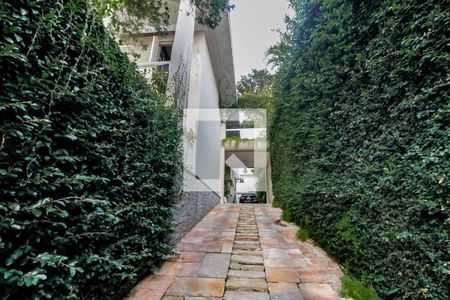 Garagem de casa para alugar com 5 quartos, 800m² em Jardim Leonor, São Paulo