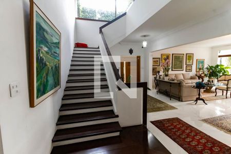 Escada acesso quartos de casa à venda com 5 quartos, 800m² em Jardim Leonor, São Paulo