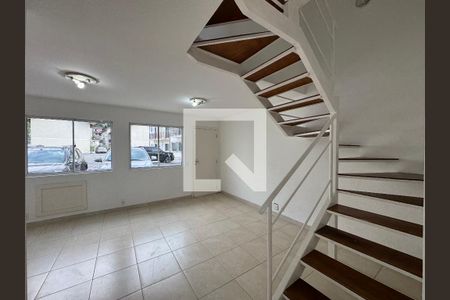 Sala de casa de condomínio para alugar com 3 quartos, 112m² em Vargem Grande, Rio de Janeiro