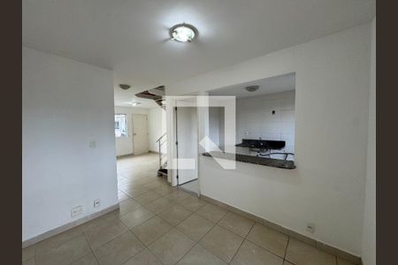 Sala de casa de condomínio para alugar com 3 quartos, 112m² em Vargem Grande, Rio de Janeiro