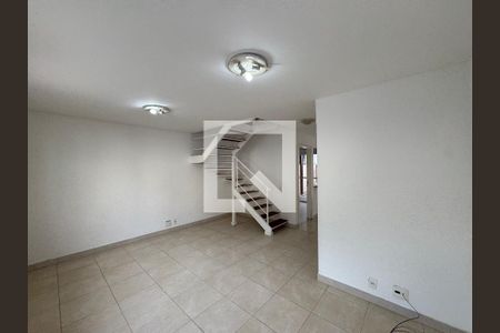 Sala de casa de condomínio para alugar com 3 quartos, 112m² em Vargem Grande, Rio de Janeiro