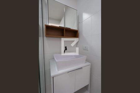 Banheiro de kitnet/studio para alugar com 1 quarto, 28m² em Vila Independencia, São Paulo