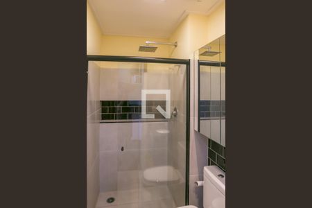 Banheiro de kitnet/studio para alugar com 1 quarto, 25m² em Perdizes, São Paulo