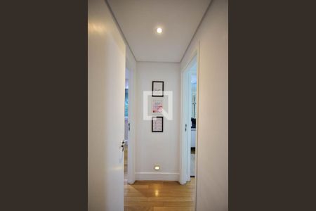 Corredor de apartamento para alugar com 2 quartos, 70m² em Vila Suzana, São Paulo