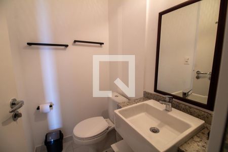 Banheiro de kitnet/studio para alugar com 1 quarto, 28m² em Jardim das Acacias, São Paulo