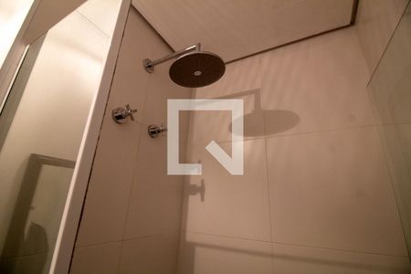 Banheiro de kitnet/studio para alugar com 1 quarto, 28m² em Jardim das Acacias, São Paulo