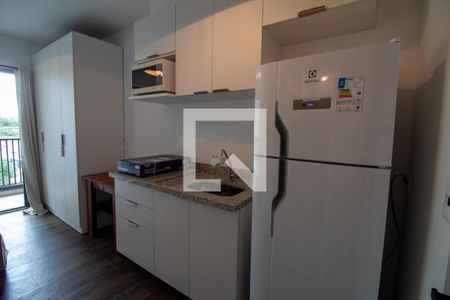 Cozinha de kitnet/studio para alugar com 1 quarto, 28m² em Jardim das Acacias, São Paulo
