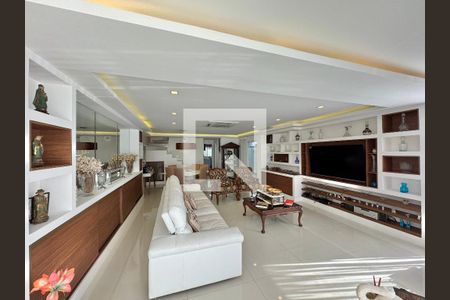 Sala de casa de condomínio à venda com 6 quartos, 300m² em Recreio dos Bandeirantes, Rio de Janeiro