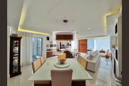 Sala de casa de condomínio à venda com 6 quartos, 300m² em Recreio dos Bandeirantes, Rio de Janeiro