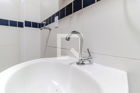 Banheiro de kitnet/studio para alugar com 1 quarto, 33m² em Santa Ifigênia, São Paulo