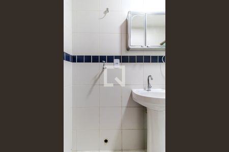 Banheiro de kitnet/studio para alugar com 1 quarto, 33m² em Santa Ifigênia, São Paulo