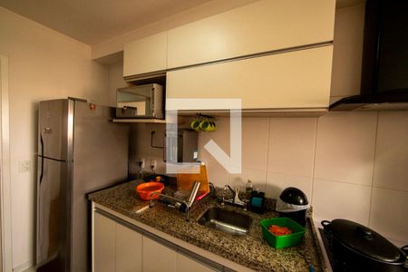 Cozinha de apartamento para alugar com 3 quartos, 76m² em Jardim Tupanci, Barueri