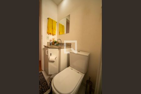 Banheiro Social de apartamento para alugar com 3 quartos, 76m² em Jardim Tupanci, Barueri