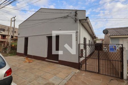 Fachada de casa à venda com 2 quartos, 90m² em Fátima, Canoas