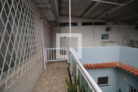 Quintal fundos de casa à venda com 3 quartos, 120m² em Olaria, Rio de Janeiro