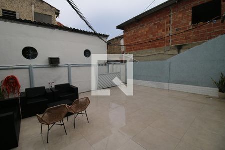 Quintal frente de casa à venda com 3 quartos, 120m² em Olaria, Rio de Janeiro