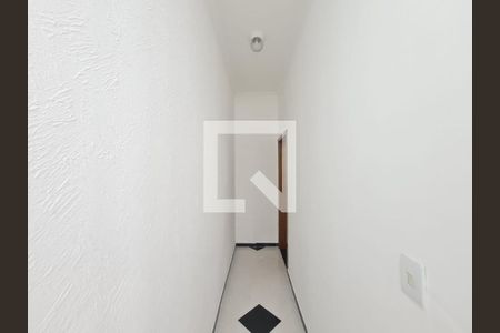 Corredor acesso ao quarto de casa para alugar com 1 quarto, 90m² em Jardim Rosa de Franca, Guarulhos