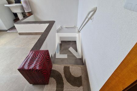 Escada Área de Serviço de casa à venda com 3 quartos, 222m² em Vila Primavera, São Paulo
