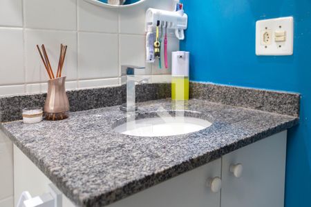 Banheiro de apartamento à venda com 2 quartos, 54m² em Vila Endres, Guarulhos