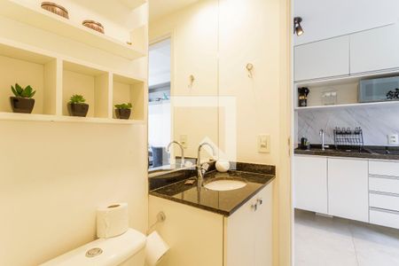 Banheiro de kitnet/studio para alugar com 1 quarto, 30m² em Indianópolis, São Paulo